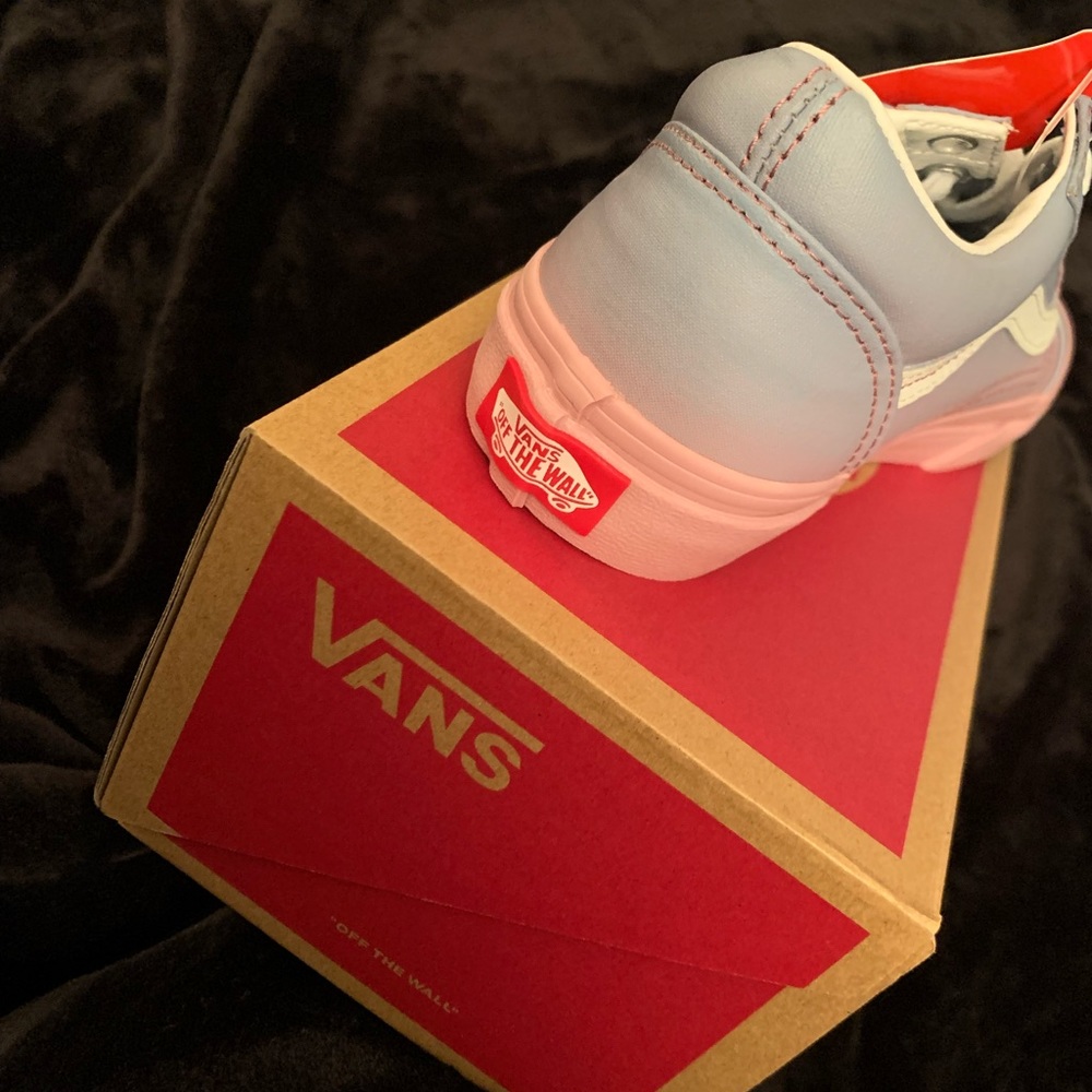 Vans - Picture 6 of 6